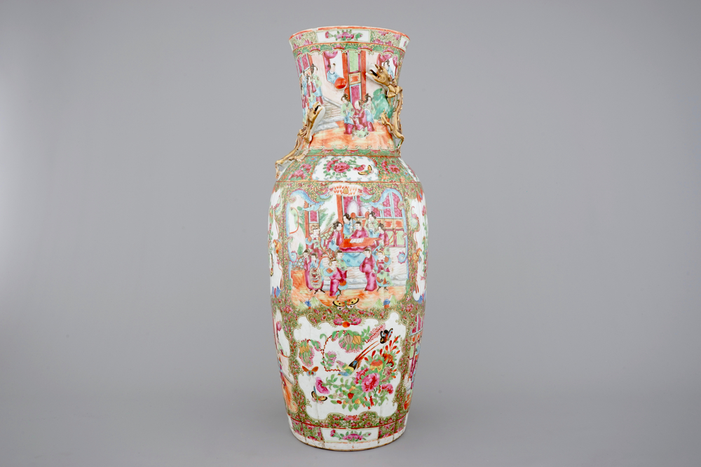 A tall Chinese Canton rose medallion vase with swirled mouth, 19th C.