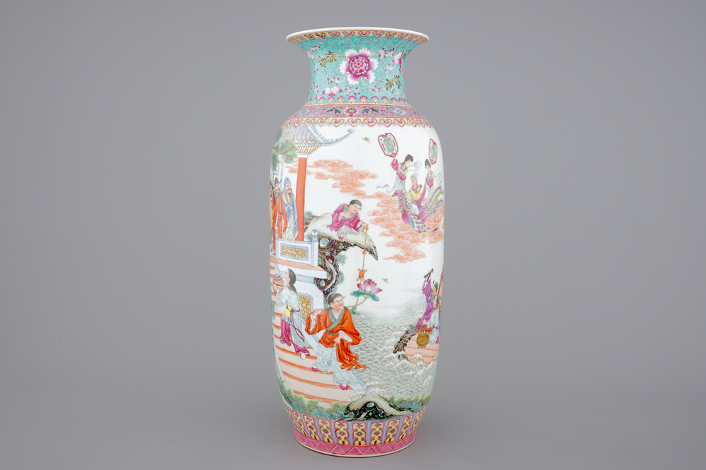 A fine Chinese famille rose porcelain vase, Jingdezhen, 20th C.