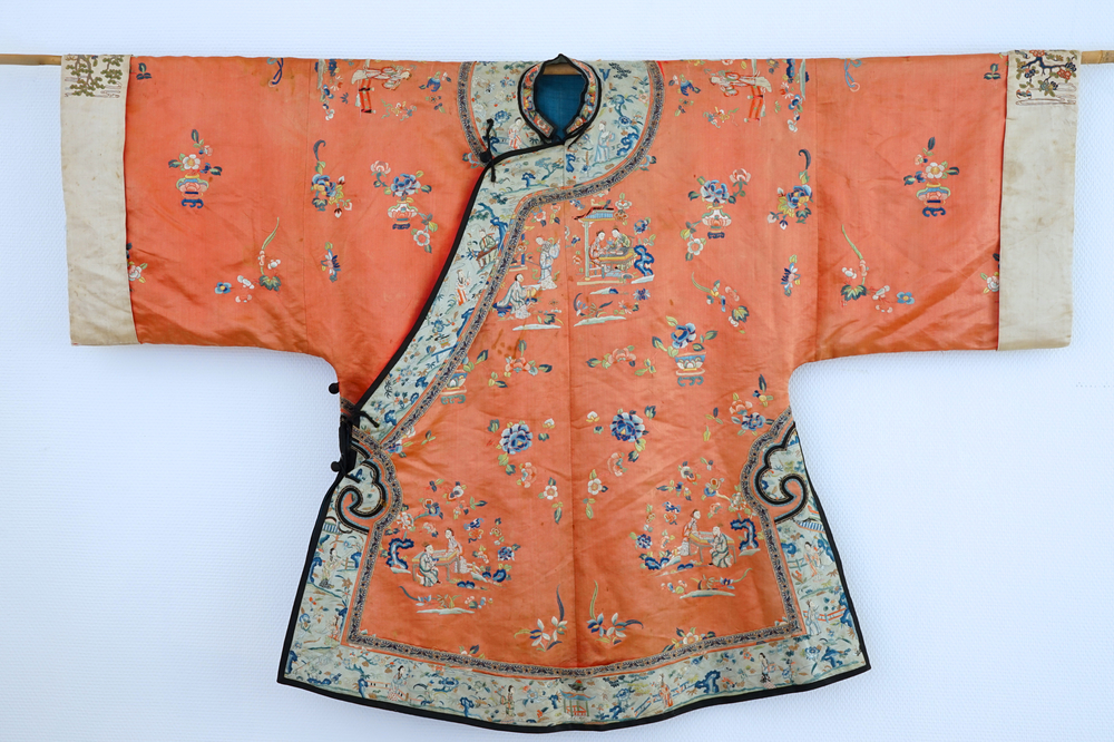 A Chinese silk embroidered child's robe, 19th C.