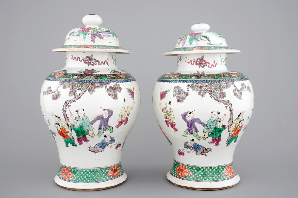 A pair of Chinese vases with covers with playing boys, 19th C.
