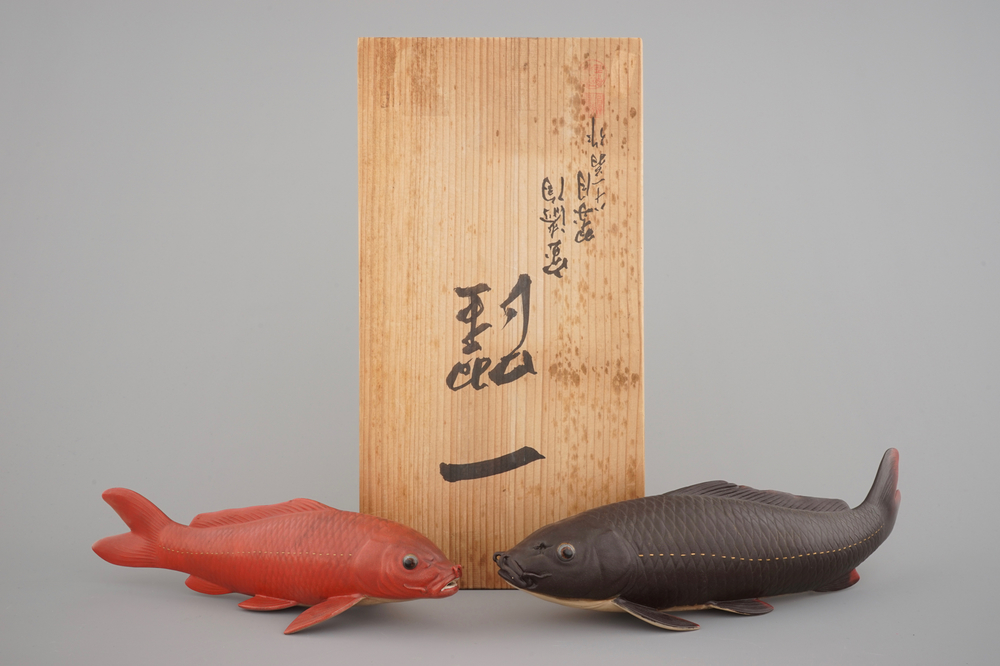 A set of Japanese koi-carps in wooden box, Onaka Suigetsu Kyujiro (1893-1975), 20th C.