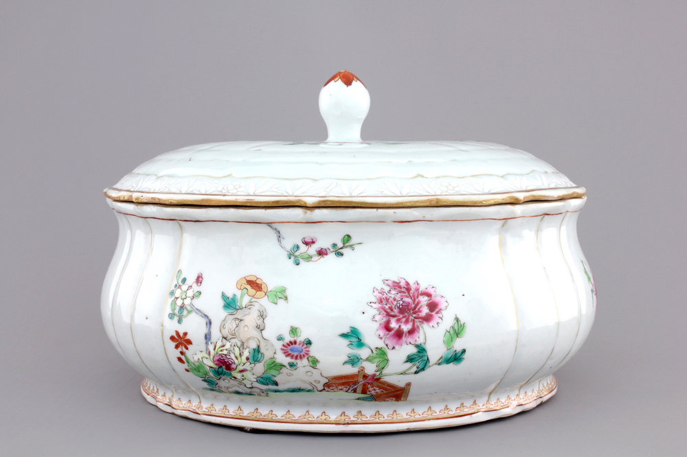 A Chinese porcelain famille rose tureen with cover, Qianlong, 18th C.