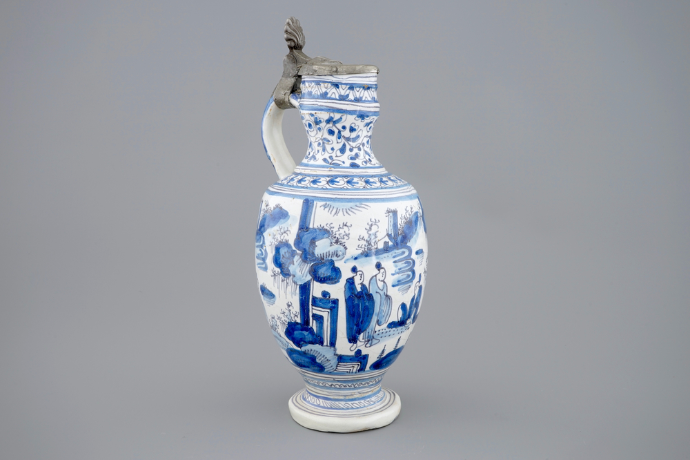 A blue and white chinoiserie jug with pewter lid, Haarlem, first half 17th C.