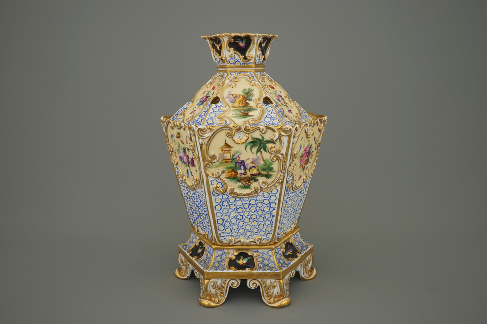 Un pot-pourri en porcelaine de Jacob Petit, Paris, vers 1835