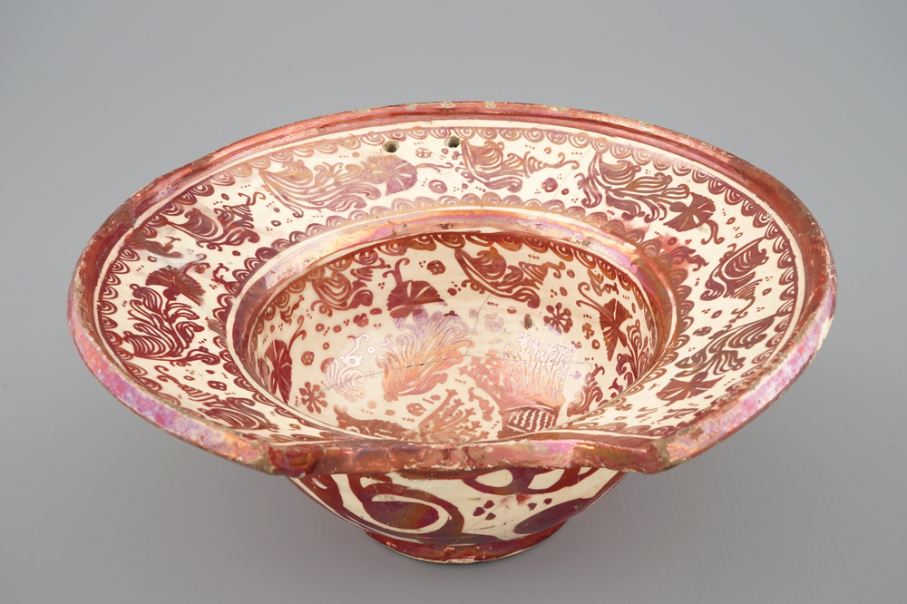 A Hispano Moresque lusterware shaving bowl, Spain, ca. 1600
