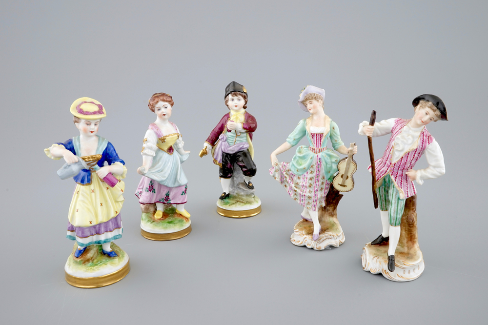 A set of 5 porcelain figures, French or German, 19/20th C.