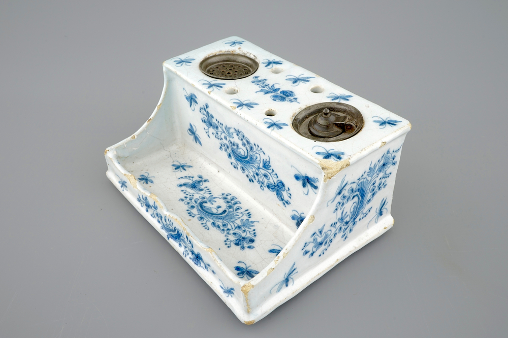 A blue and white Brussels faience ink stand, 18th C.