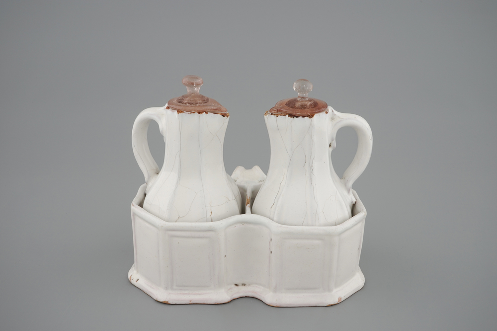 A white Delft cruet set, 18th C.