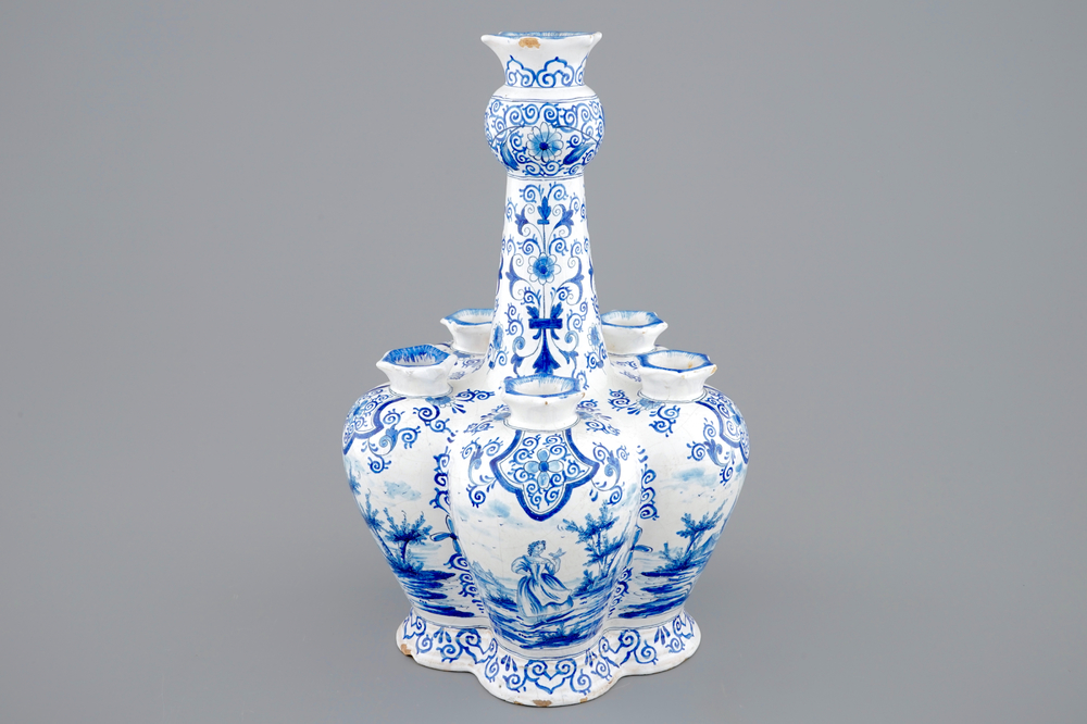 A blue and white Delftware tulip vase, France, 19th C.