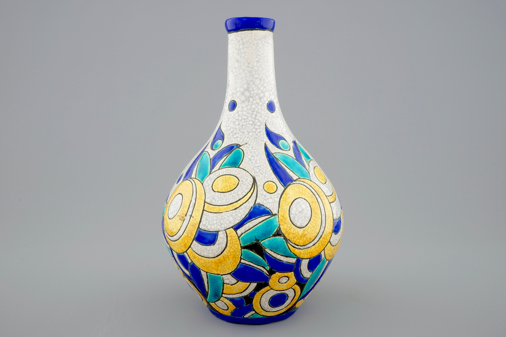 Een craquel&eacute; glazuur vaas met floraal decor, Charles Catteau, Boch K&eacute;ramis, 1e helft 20e eeuw