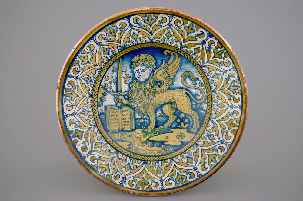 Un grand plat en majolique de Deruta au Lion de St.-Marc, ca. 1540