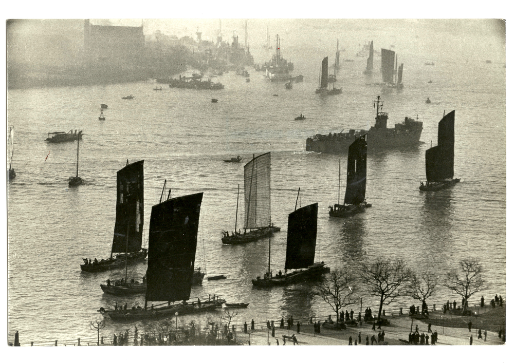 Henri-Cartier Bresson (1908-2004): &quot;Un navire am&eacute;ricain dans le port de Shangha&iuml;&quot;, photographie noir et blanc, vers 1949