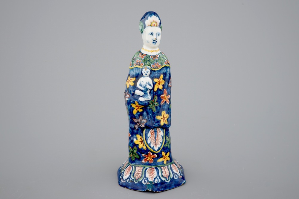 A polychrome chinoiserie figure of a standing Madonna with Child, 18th C.