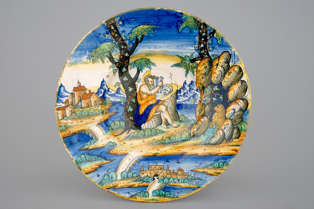 Un grand plat en majolique italienne, Urbino ou Venise, vers 1550