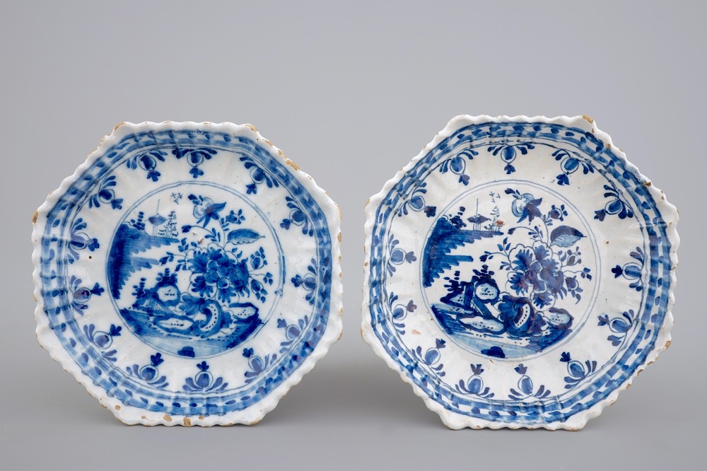 A pair of octagonal blue and white Dutch Delft lobed dishes, 18th C.