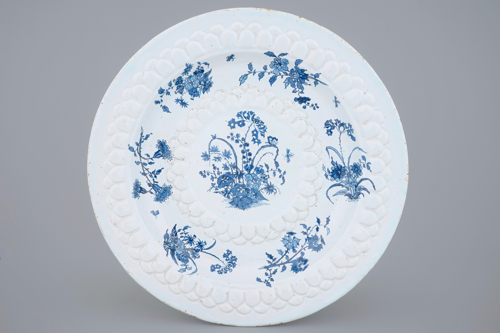 A large French faience floral chinoiserie dish, prob. Marseille, 17th C.