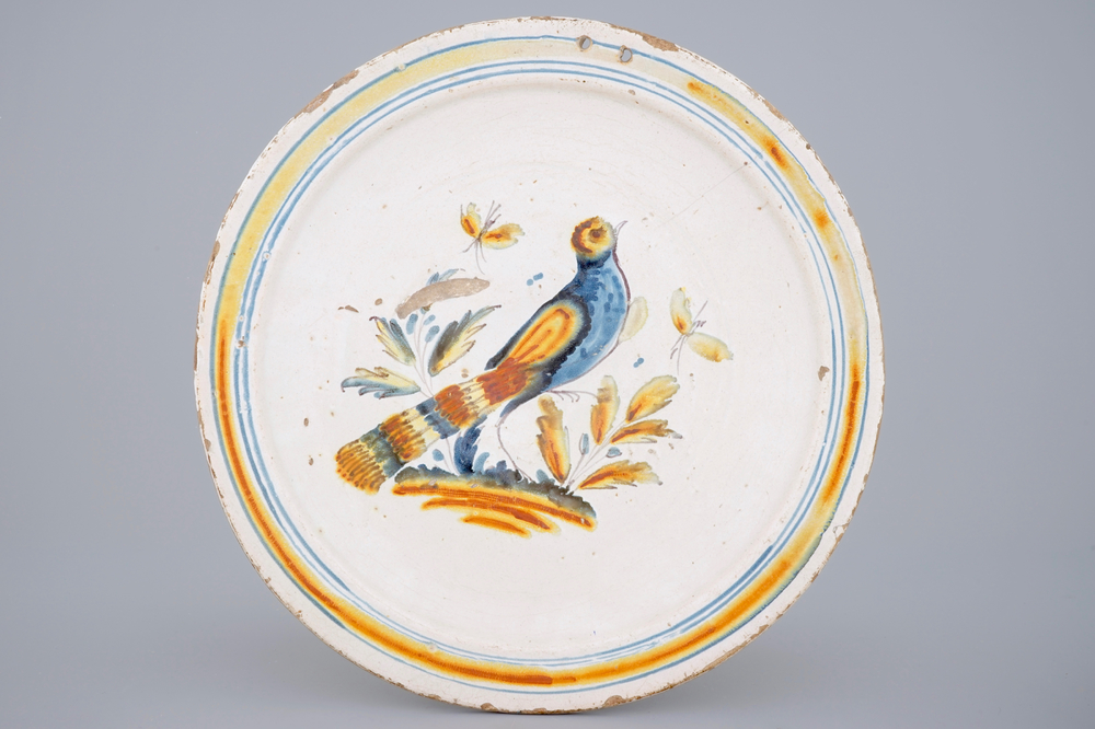Een Zuid-Europese schotel met een vogel, 17/18e eeuw