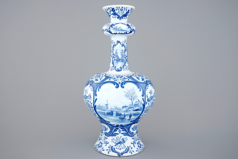 Un grand vase en fa&iuml;ence de Delft de Makkum, la Frise, 19&egrave;me