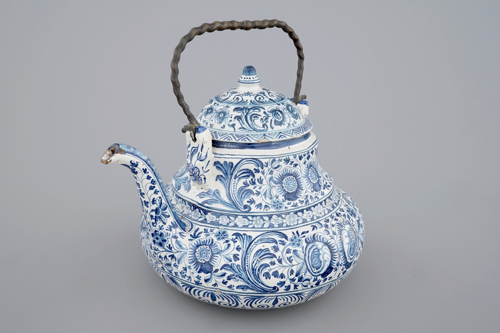 A large blue and white teapot kettle with iron handle, Bolsward, Friesland, 18th C.