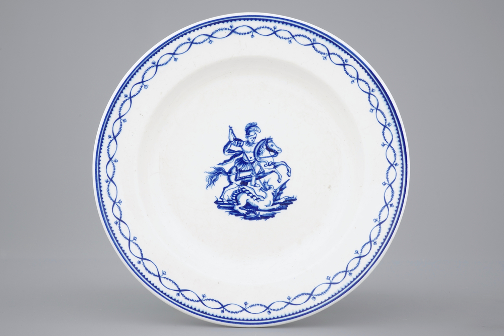 Une assiette en porcelaine de Tournai au d&eacute;cor de St.-Georges et le dragon, fin du 18&egrave;me