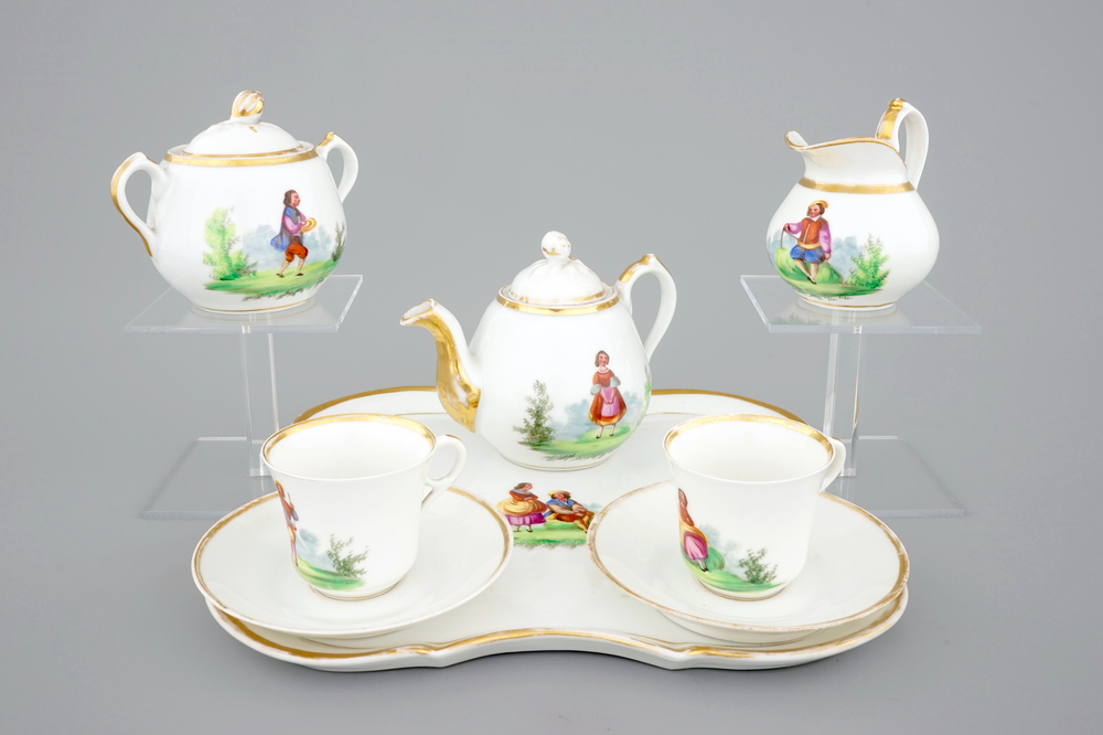 A tea service for two (t&ecirc;te-&agrave;-t&ecirc;te) in Paris porcelain, 19th C.