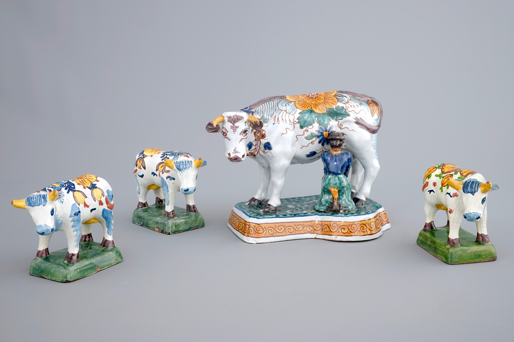 Een lot van 4 polychrome Delftse koeien, 19e eeuw