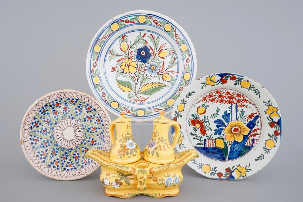 3 Dutch Delft plates and a French faience oil and vinegar set, 18/19th C.