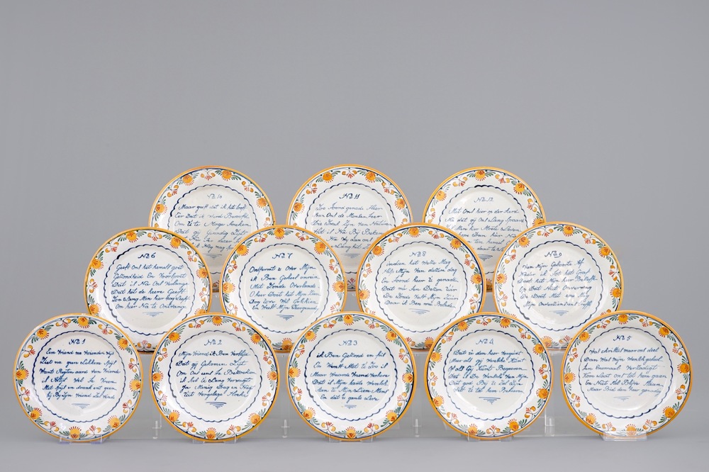 Un ensemble complet de 12 assiettes de marriage, en fa&iuml;ence de Delft polychrome, dat&eacute; 1831