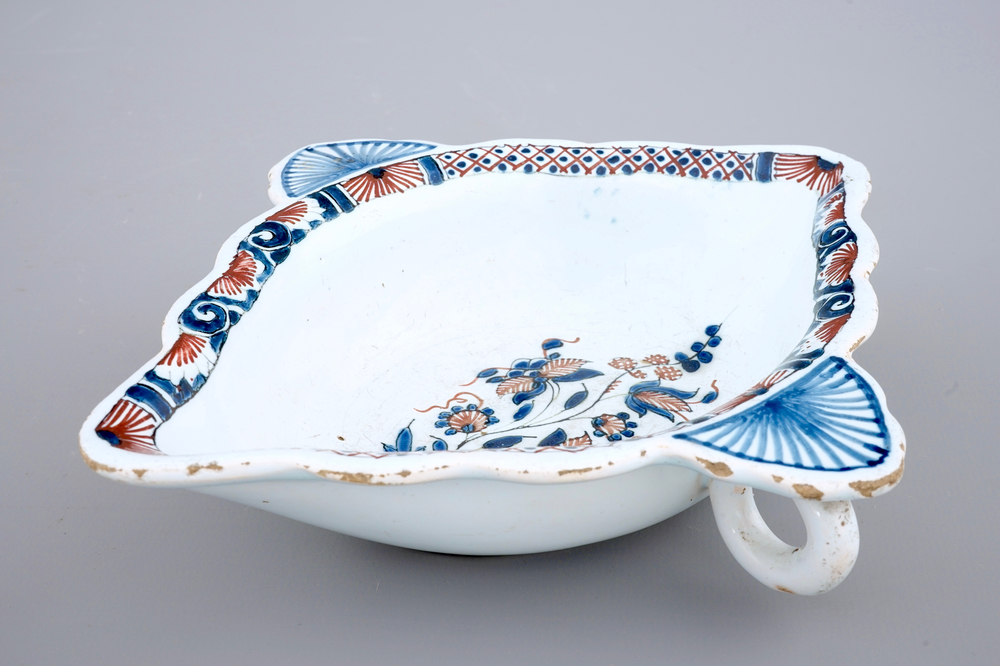 A French faience sauce boat, Rouen, 18th C.