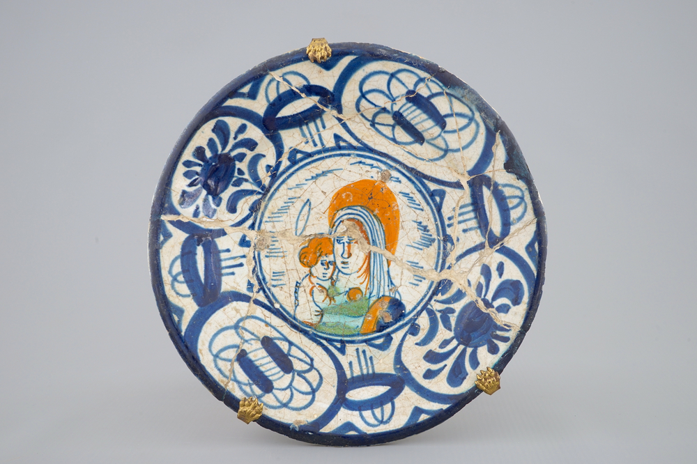 A Haarlem maiolica plate with the Virgin and Child, early 17th C.