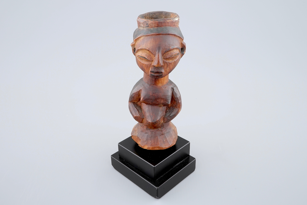 Une f&eacute;tiche en bois sculpt&eacute;, Luba, Congo