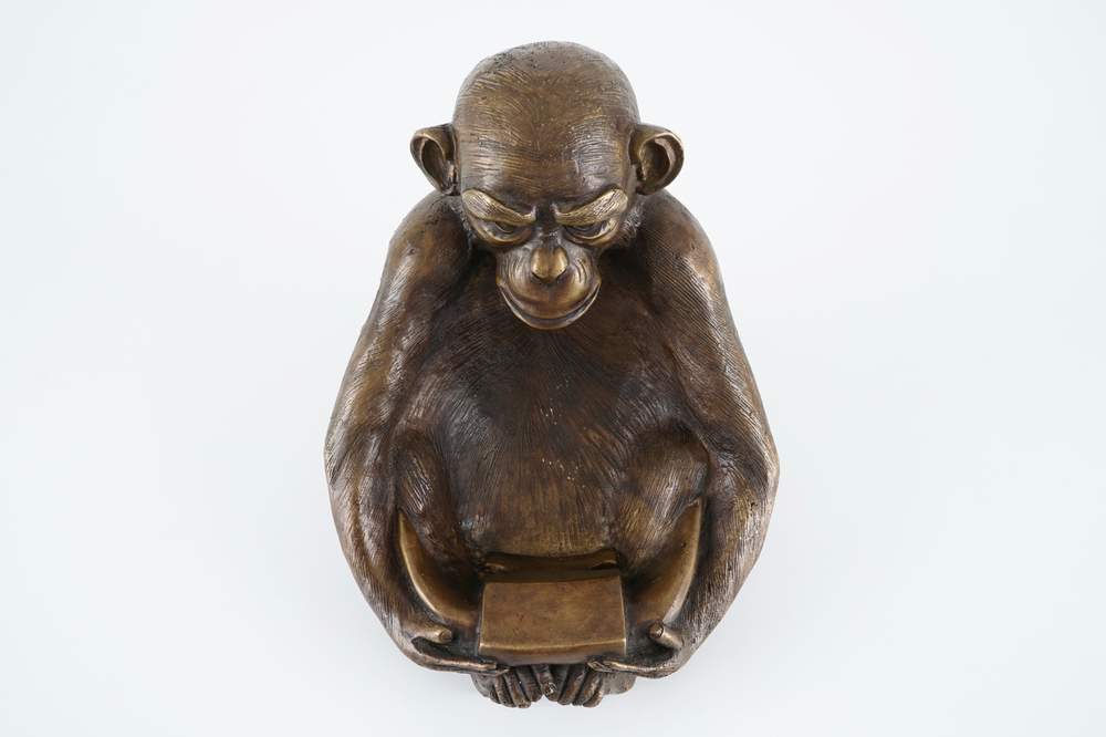 A bronze sculpture of a monkey holding a tray, 20th C.