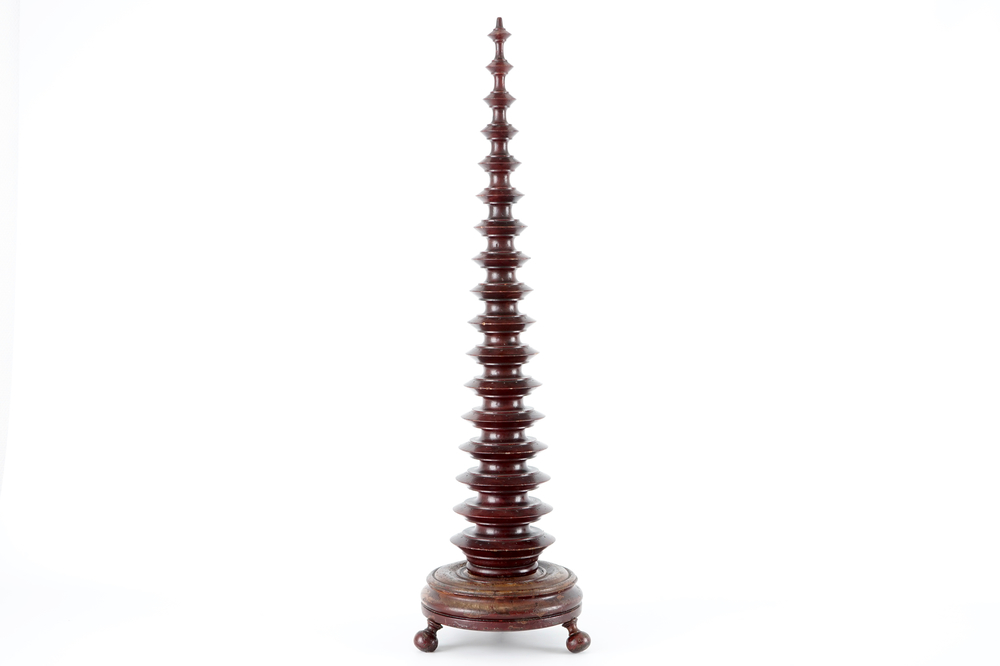 A cone-shaped wooden incense pillar, 18/19th C.