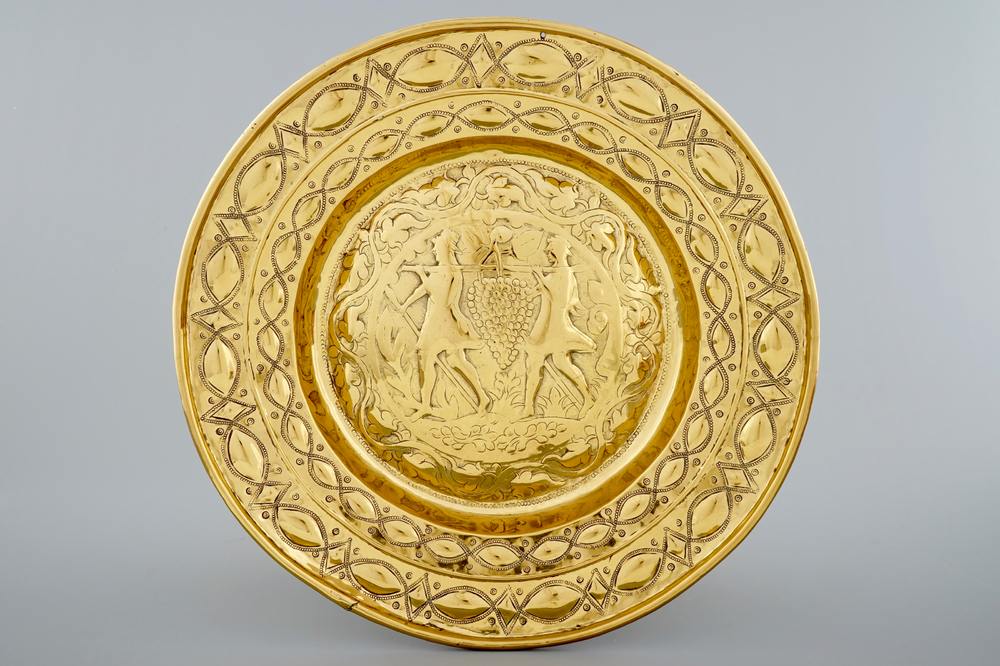 A large Flemish brass alms dish with the spies of Canaan, Malines, 17e eeuw
