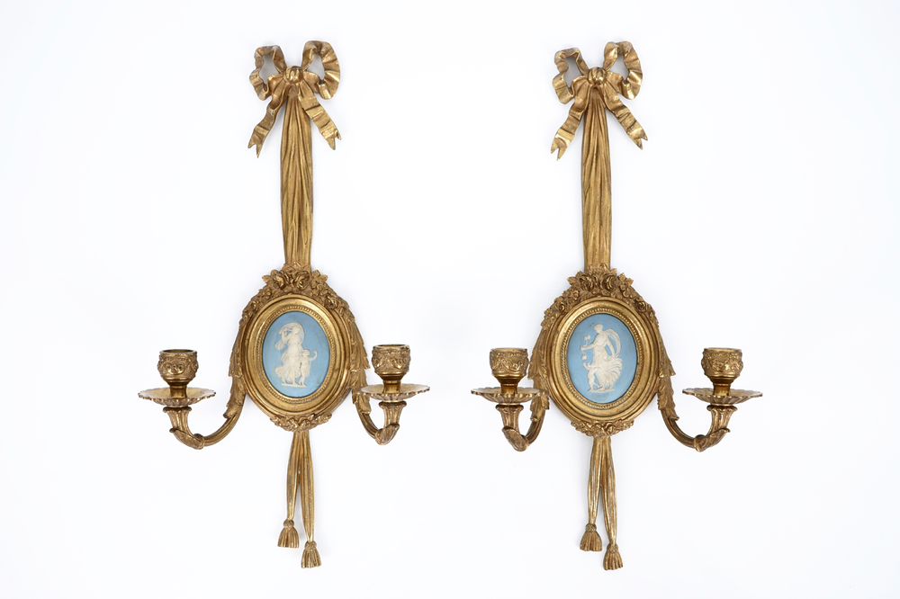 A pair of ormolu bronze wall sconces with Wedgwood Jasperware plaques, 19th C.