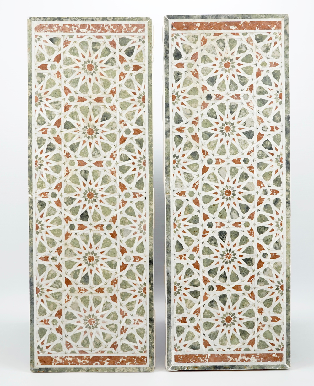 Een paar geometrische islamitische panelen met inlegwerk van divers marmer, Egypte, 15/17e eeuw