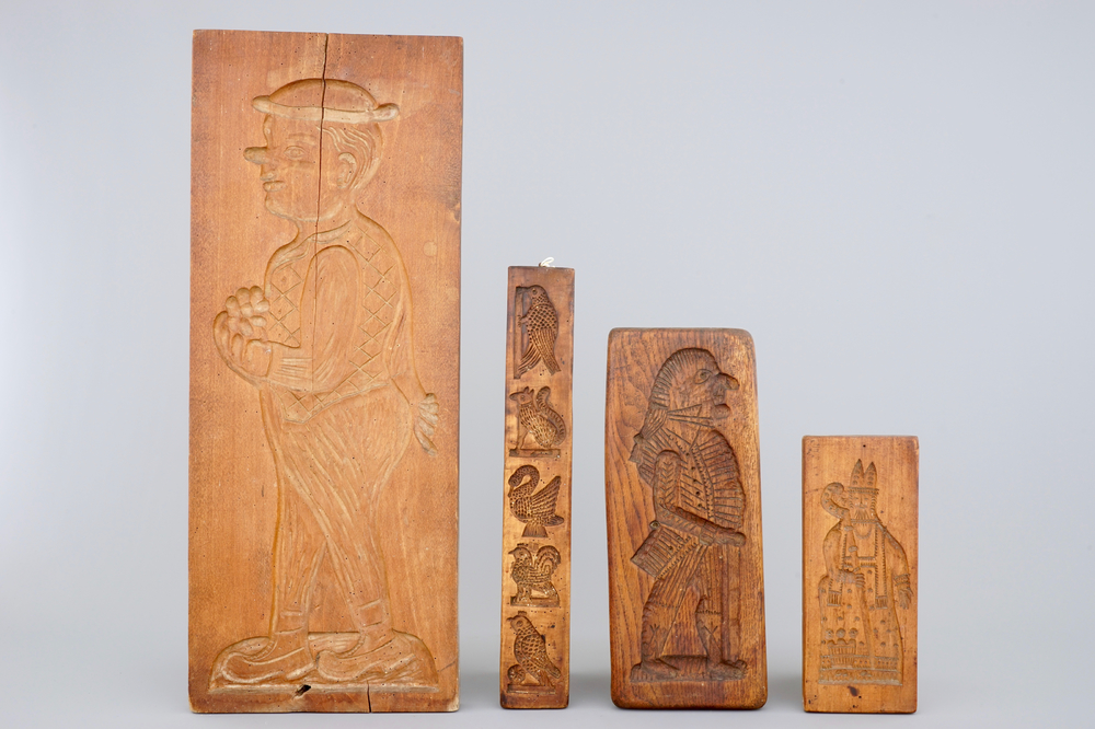 A set of 4 wooden cookie moulds (molds), 19th C.