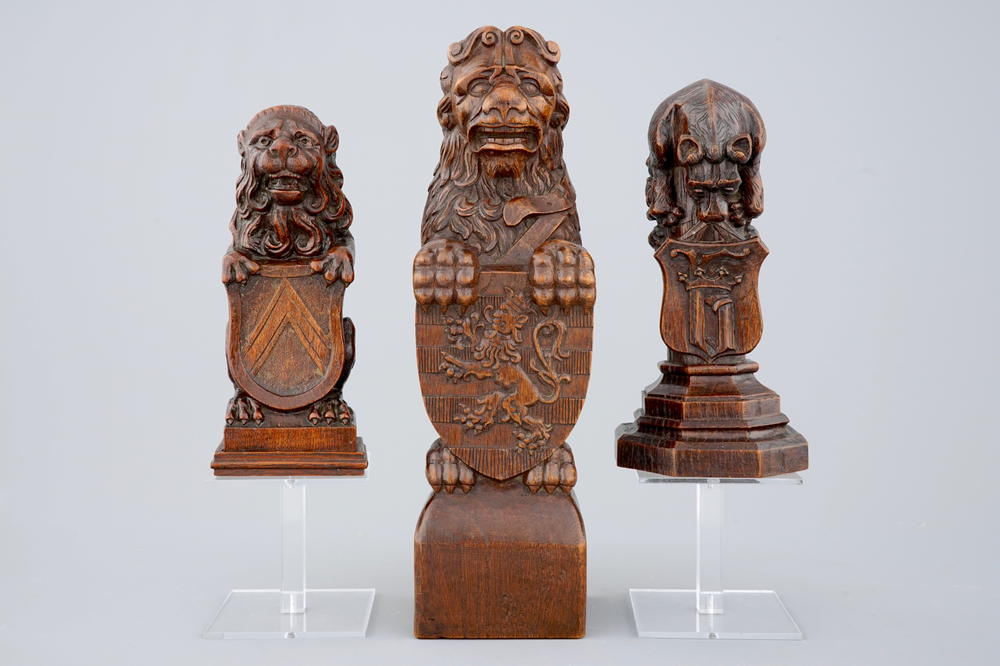 Trois ours h&eacute;raldiques de Bruges en bois sculpt&eacute;, 19/20&egrave;me