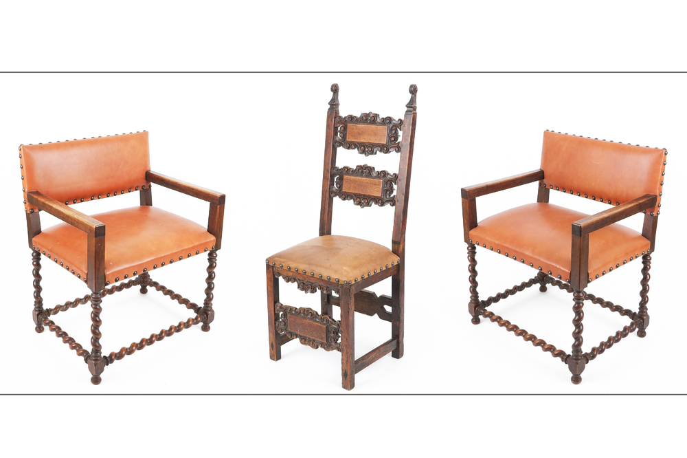 Une chaise italienne en bois sculpt&eacute;, 17&egrave;me, et deux fauteuils tardives