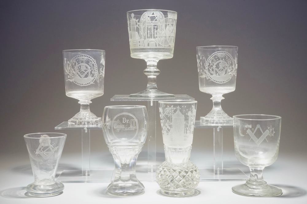 Un lot de 7 verres grav&eacute;s aux sujets ma&ccedil;onniques, franc-ma&ccedil;onnerie, 19/20&egrave;me si&egrave;cle