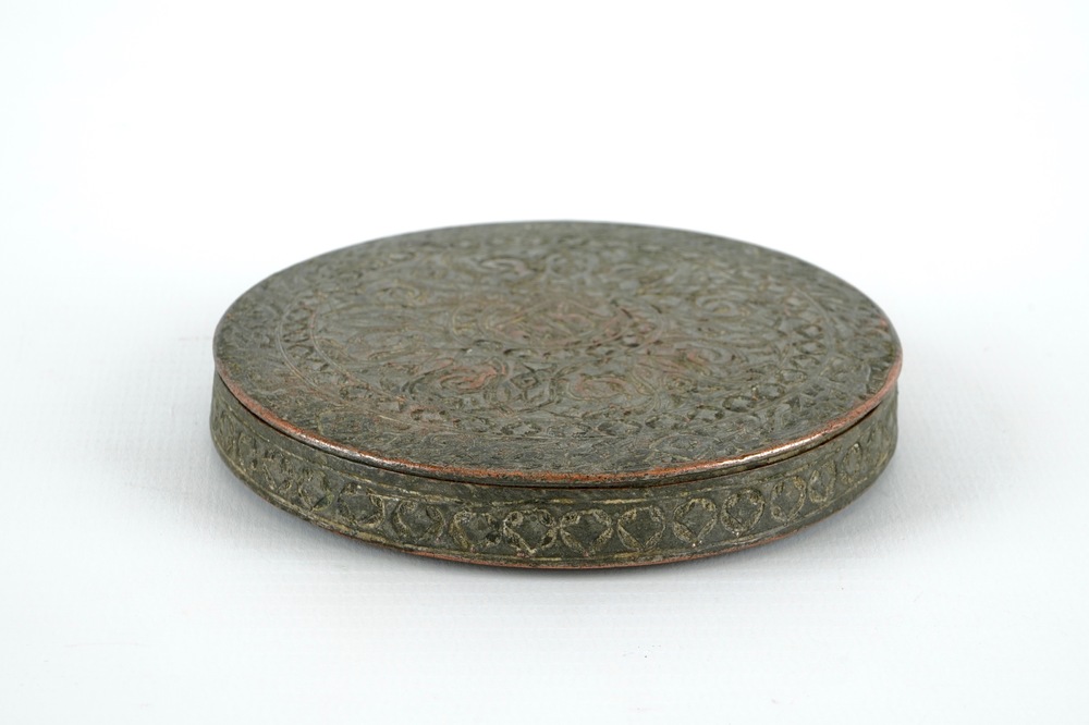 A round engraved tinned brass mirror box, Central Persia, 18/19th C.