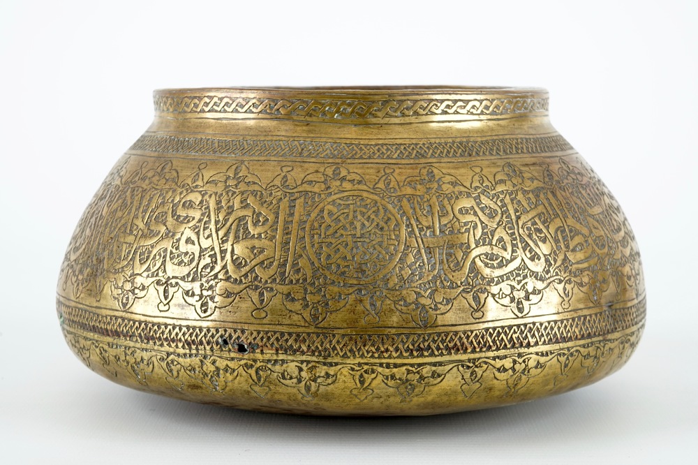An engraved brass Mamluk text basin, Egypt or Syria, 18/19th C.