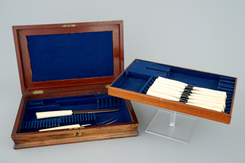 12 knives, a meat fork and knife with ivory handles, ca.1930, Congo, in box