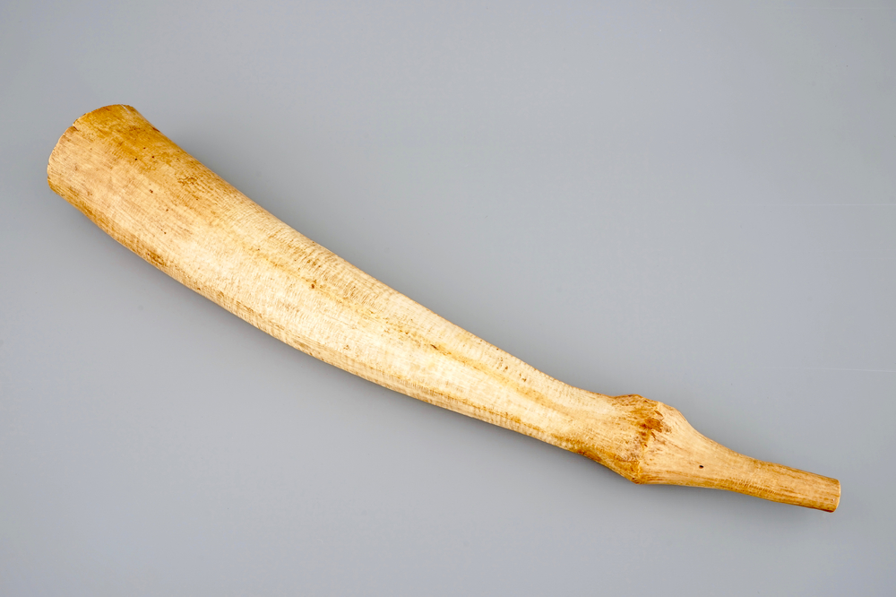 An African ivory trumpet, 19/20th C.