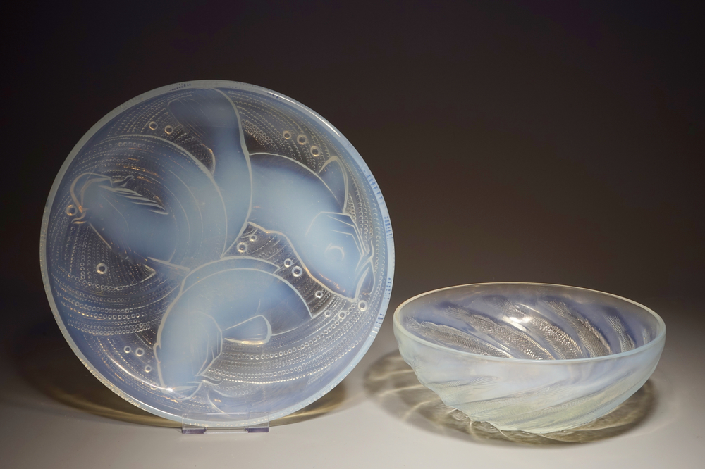 Ren&eacute; Lalique: an opalescent glass bowl and dish with fish design, 1st half 20th C.