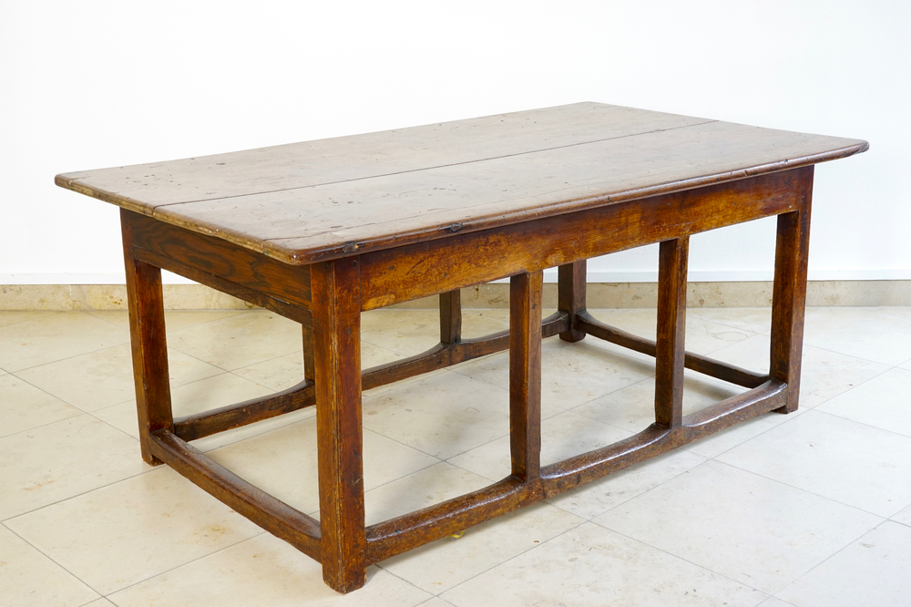 An oak refectory table, France, 18/19th C.