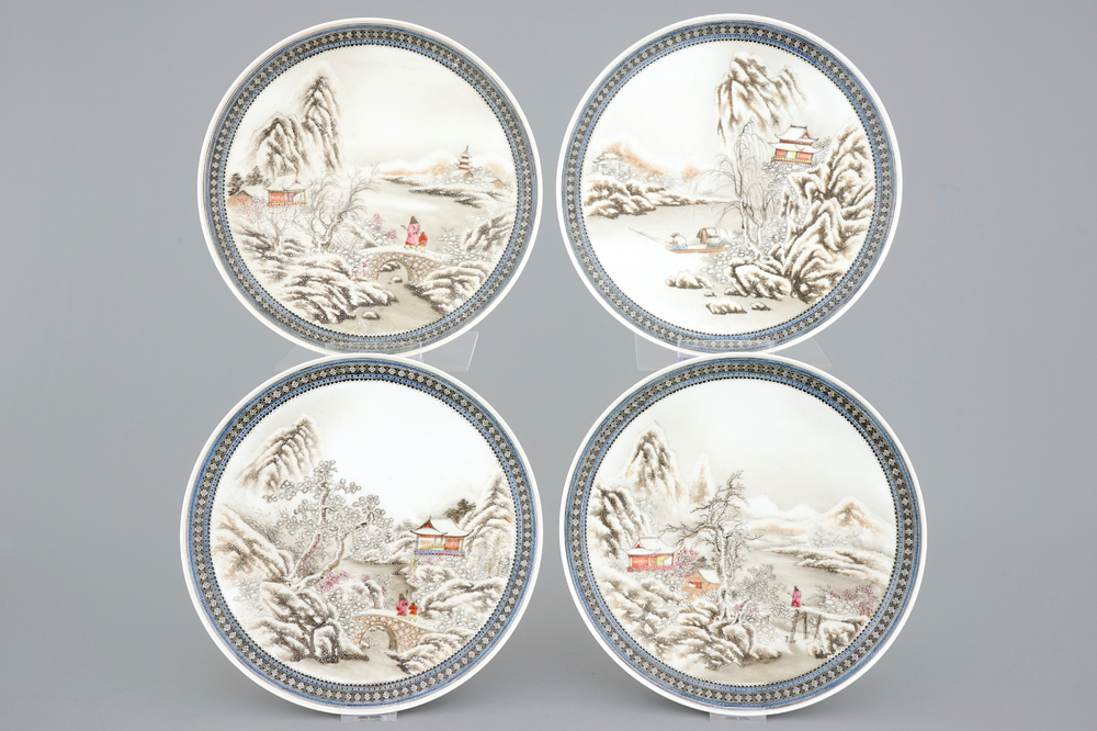 Un lot de 4 assiettes en porcelaine de Chine aux paysages hivernales, 20&egrave;me
