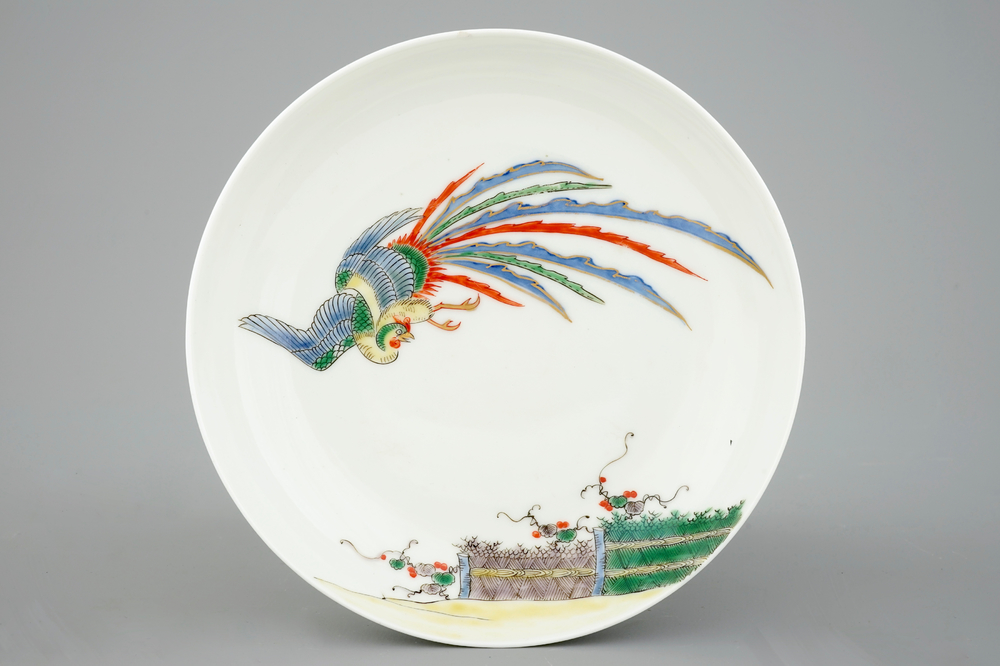 A small Japanese Kakiemon style saucer dish, 18/19th C.
