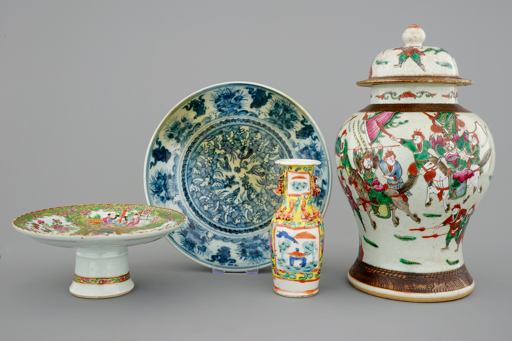 A varied collection of Chinese porcelain incl. a Ming dish, 16/19th C.