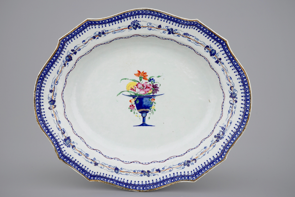 A large Chinese famille rose export porcelain dish, Qianlong, 18th C.
